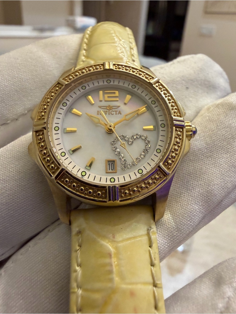 Invicta 0689 Wildflower Women's Gold Watch - Swiss Parts Movt - Crystal Heart